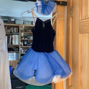 Child’s ballet costume size children large.